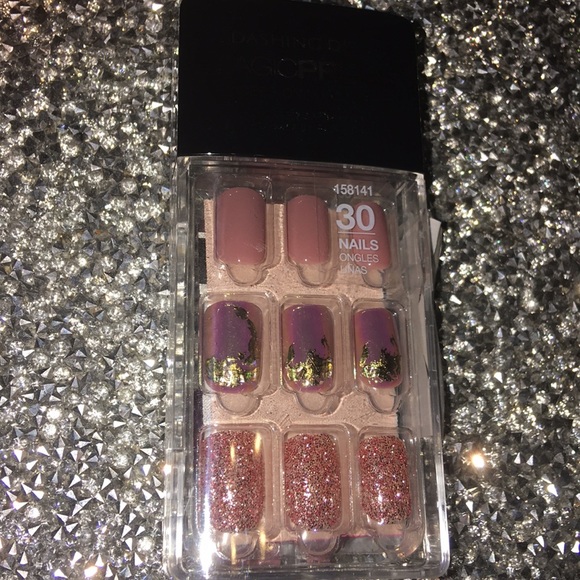 Dashing Diva Magic Press 30 nails no glue needed - Picture 4 of 6